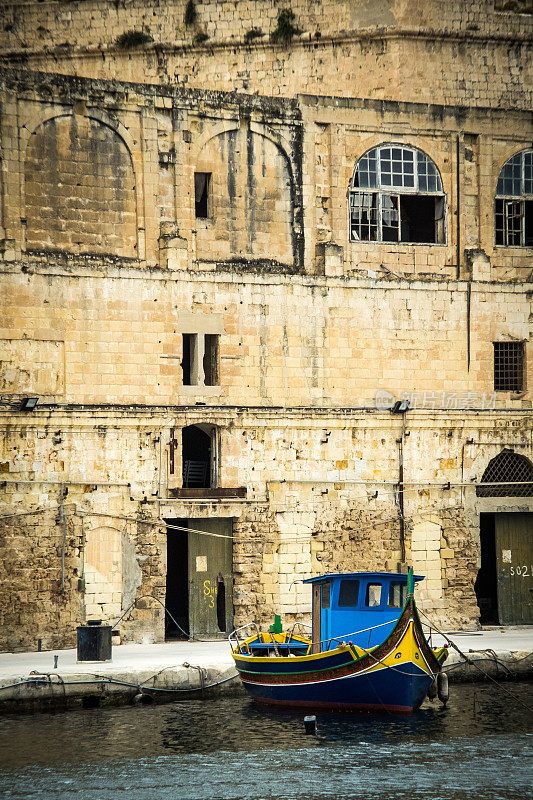 传统马耳他渔民(Luzzi)在Birgu (Vittoriosa)，马耳他